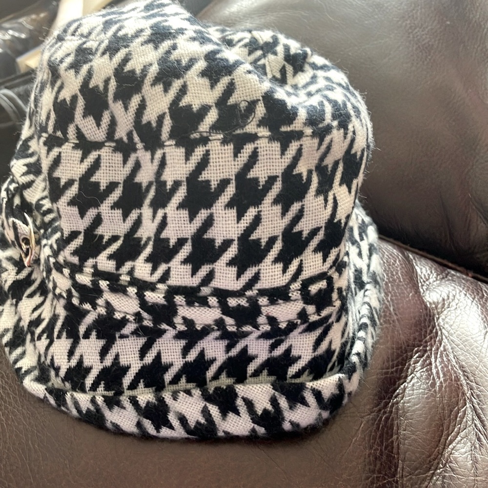 WILSONS LEATHER D&Y black one size hat.